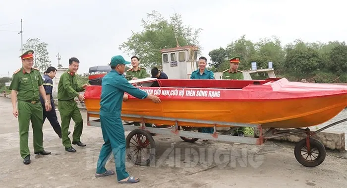 files-library-images-site-1-20230403-web-ra-mat-doi-tu-nguyen-cuu-nan-cuu-ho-dau-tien-o-hai-duong-16-161539