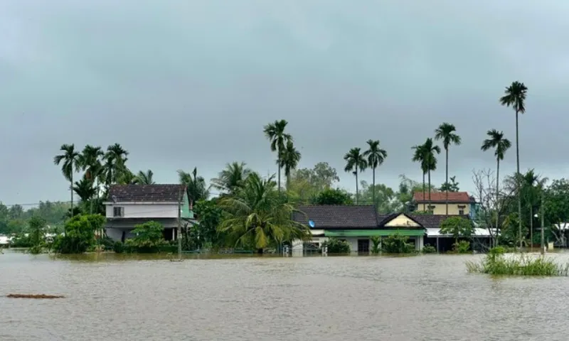 Miền Trung đón đợt mưa lớn, nguy cơ ngập lụt diện rộng kéo dài