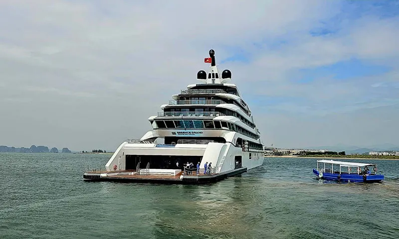 Siêu du thuyền lớn nhất trên vịnh Hạ Long Grand Pioneers Cruise 