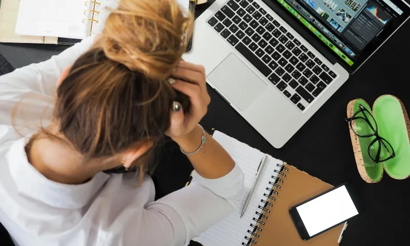 Đau đầu giật từng cơn: Thói quen phổ biến của dân văn phòng là nguyên nhân chính