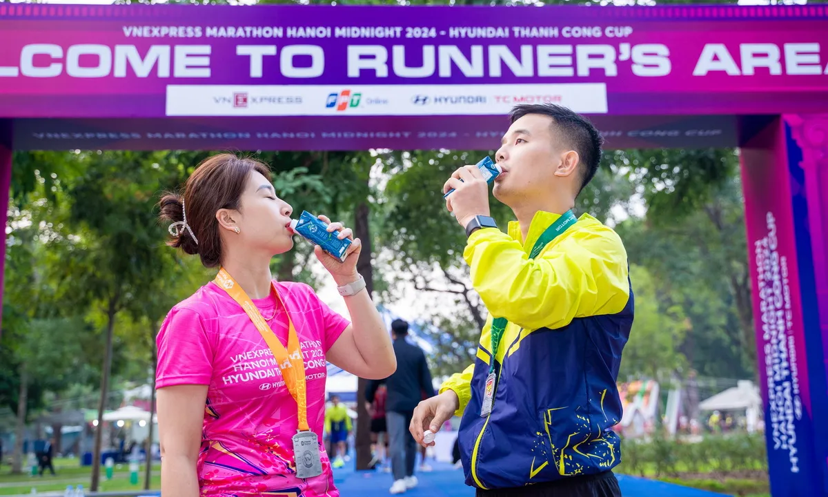 Vinamilk tài trợ “132 kg đạm” cho 11.000 runner VnExpress Marathon Hà Nội