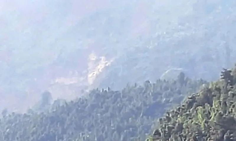 Nổ lớn trên đỉnh núi Làng Nủ