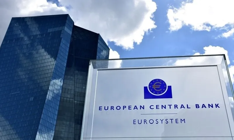 ECB cân nhắc tiếp tục giảm lãi suất