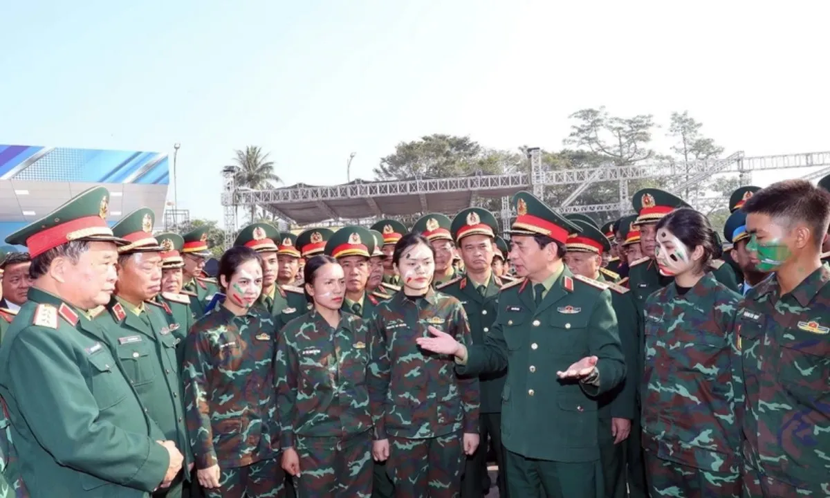 ttxvn-bo-truong-quoc-phong-phan-van-giang-kiem-tra-cong-tac-chuan-bi-trien-lam-quoc-phong-quoc-te-2024-1-63