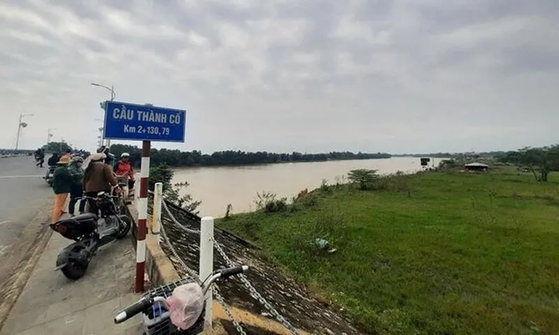 Tìm thấy thi thể nam giới nhảy cầu Thành Cổ tự tử