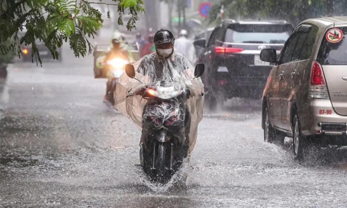 Thời tiết Nam Bộ tháng 12: Mưa trái mùa kéo dài, cảnh báo dông lốc