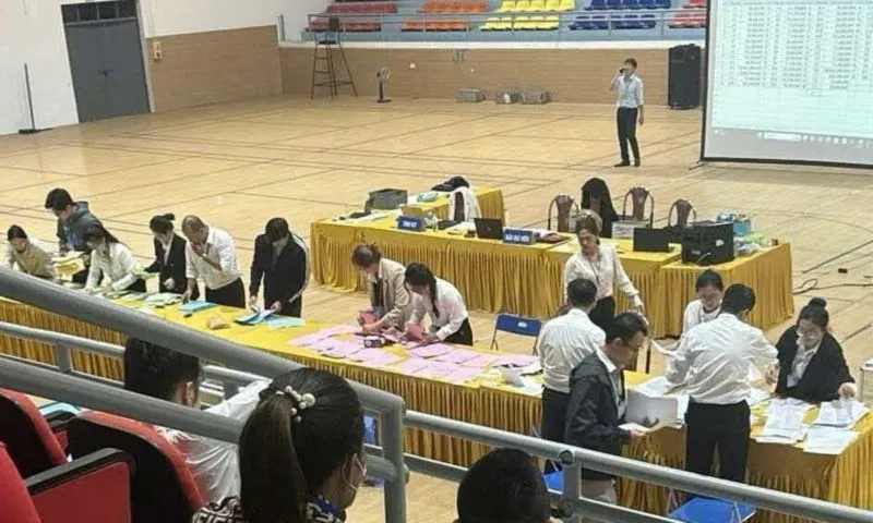 Bắt tạm giữ nhóm người thông đồng nâng giá đất lên 30 tỷ đồng/m2 ở Hà Nội