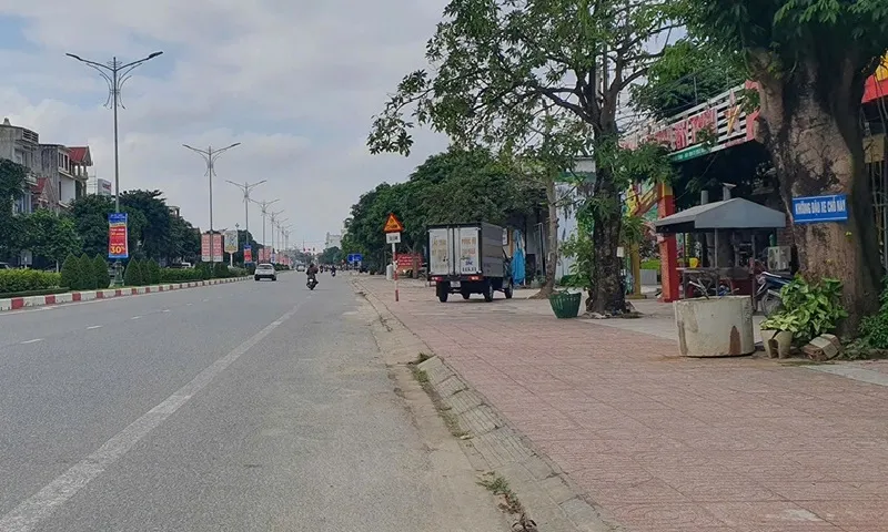 Nữ sinh 15 tuổi tử vong bên đường, trên người có vết thương
