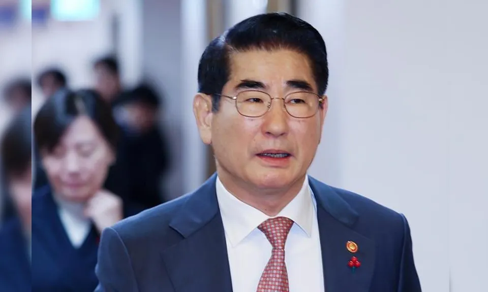 Bộ trưởng quốc phòng Hàn Quốc đối mặt với cáo buộc phản quốc vì đề xuất thiết quân luật