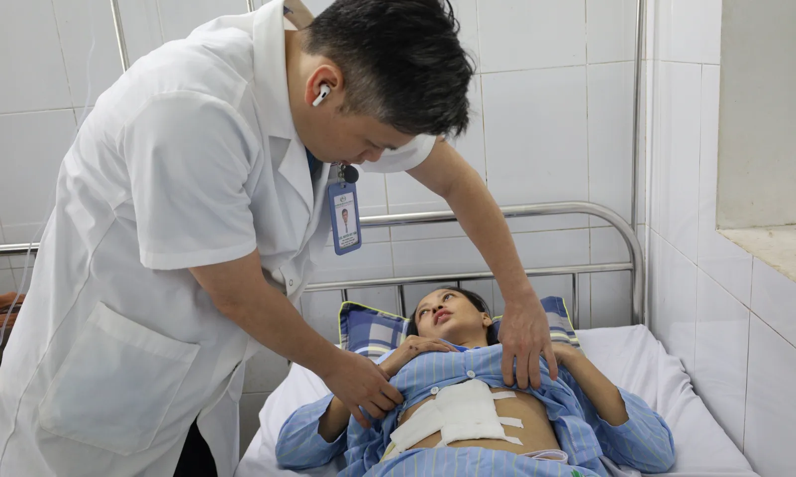 Cứu sống bệnh nhân sốc mất máu nặng do chấn thương bụng và vỡ gan nghiêm trọng