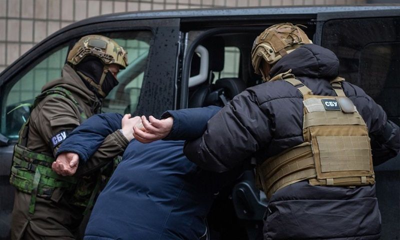 Ukraine tình nghi một cô gái trẻ làm chỉ điểm cho Nga