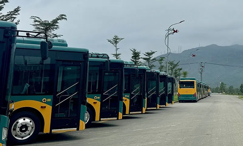 Xe buýt điện chuẩn bị đưa vào hoạt động, kết nối các ga Metro Bến Thành - Suối Tiên.