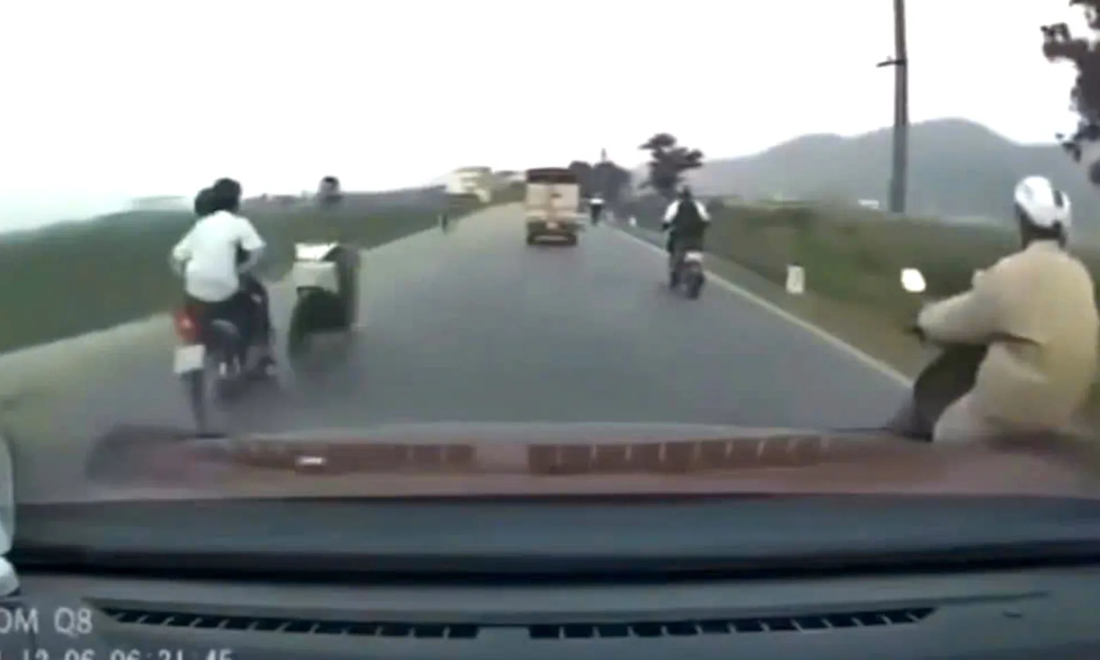 Nam sinh 15 tuổi tử vong trong vụ tai nạn liên hoàn trên tỉnh lộ 389B, Hải Dương