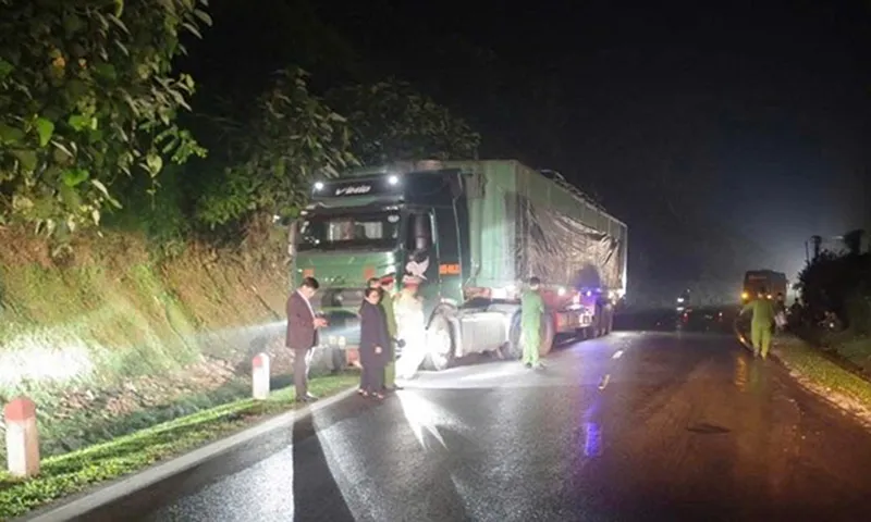 Nguyên nhân vụ TNGT Quốc lộ 6 khiến bé gái 12 tuổi tử vong