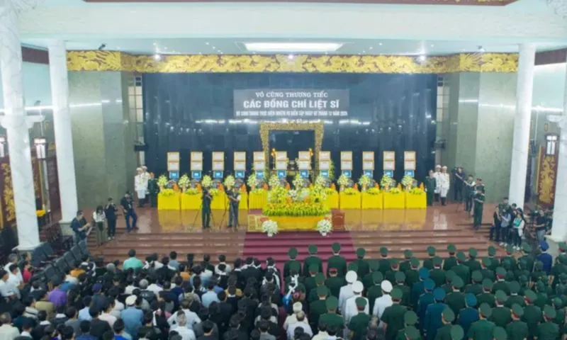 Trang trọng tổ chức lễ truy tặng và viếng 12 liệt sĩ Quân khu 7