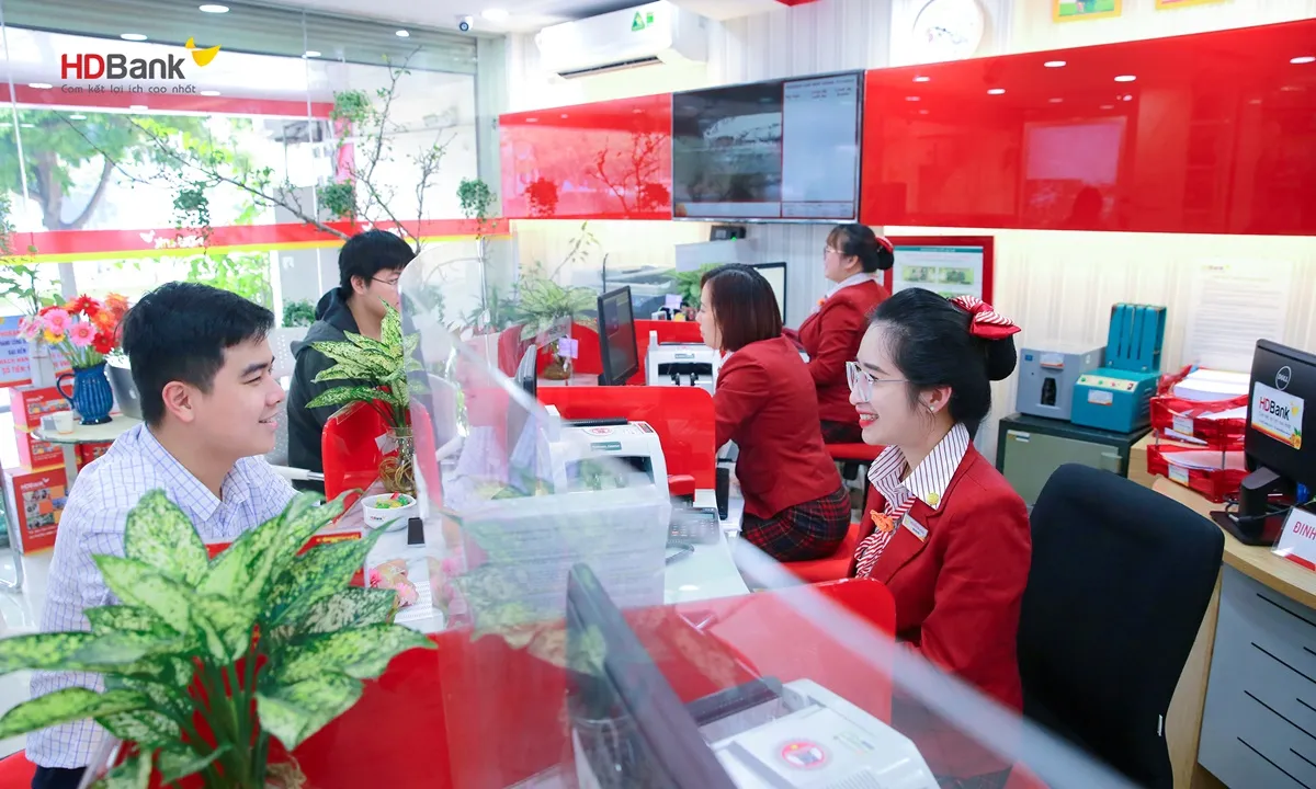 HDBank đồng loạt triển khai các hoạt động đồng hành cùng khách hàng bị ảnh hưởng bởi bão lũ