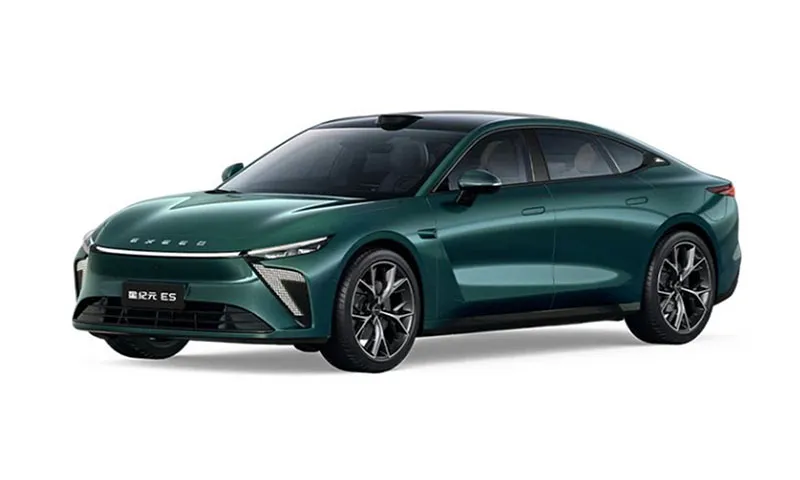 Hãng Chery thử nghiệm độ bền xe điện khi cho 3 xe chạy đâm nhau ở tốc độ cao