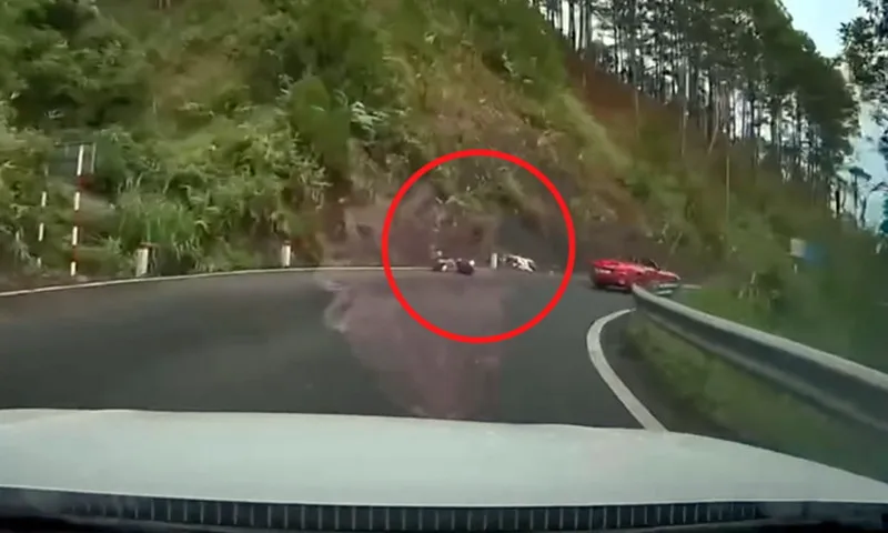 Video clip: Xe BMW mui trần vượt ẩu trên đèo Dran gây nguy hiểm cho người đi đường
