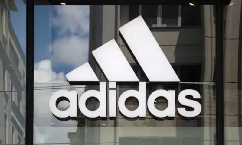 Adidas bị điều tra về thuế và hải quan