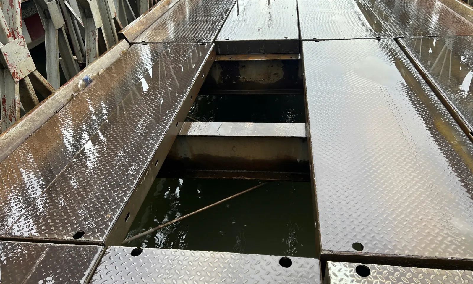 TP Thủ Đức: Giao thông ùn tắc nhiều giờ do sự cố trên cầu Tăng Long