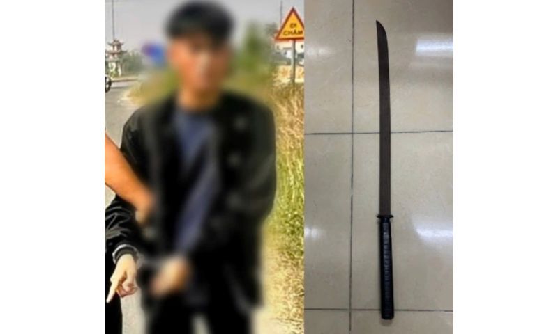 Mang kiếm đi tìm người gây sự, hai thanh niên bị bắt giữ 