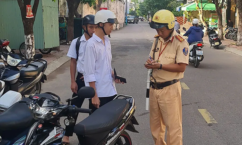 Bình Định: một năm có hơn 60.000 vi phạm giao thông, 9.200 tài xế bị tước bằng lái
