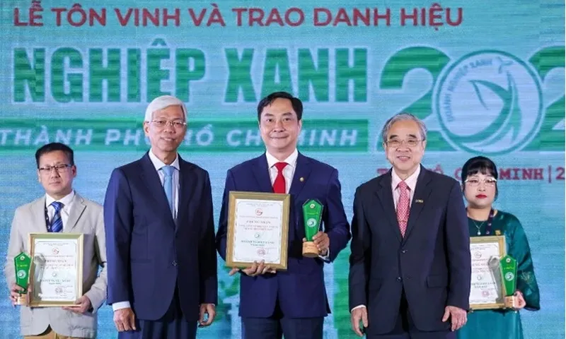 Tổng Công ty Điện lực TPHCM nhận danh hiệu “Doanh nghiệp xanh TPHCM” năm 2024