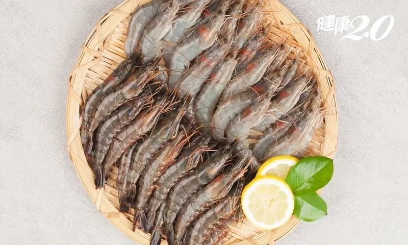Tôm chuyển sang màu xám hoặc đen có còn ăn được không?