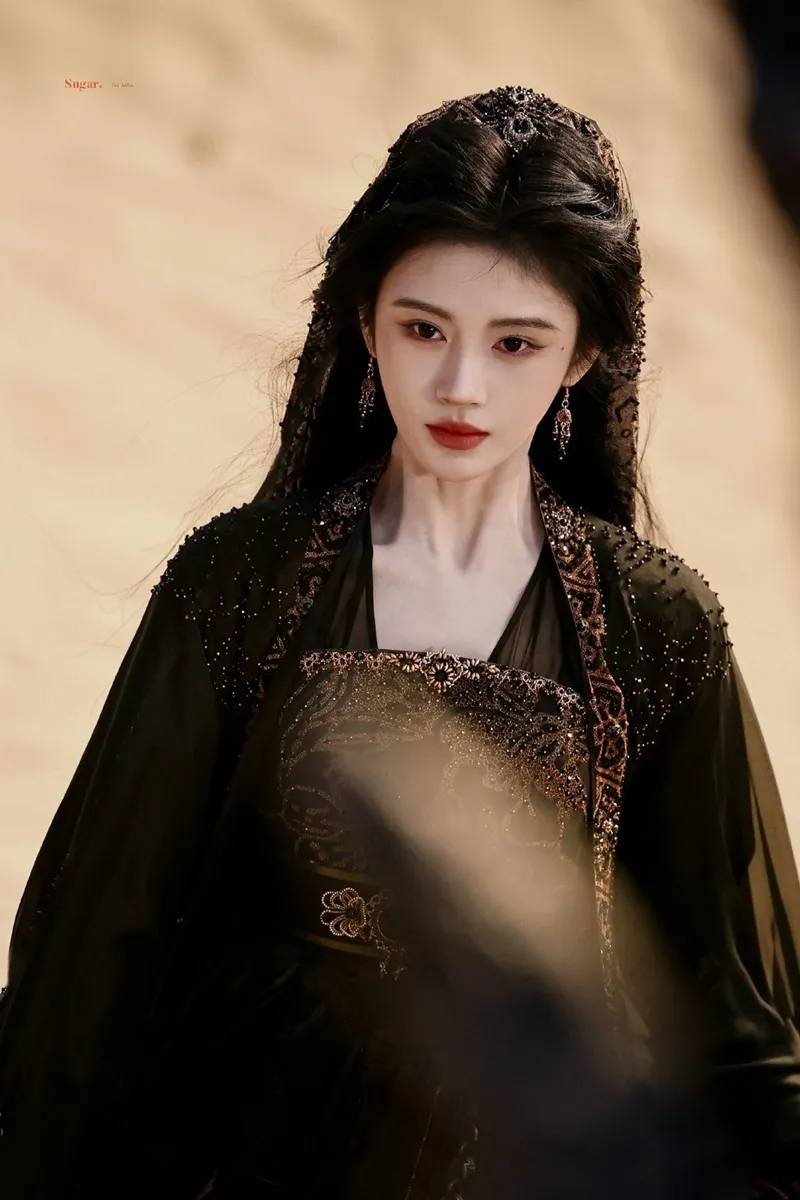 voh-cuc-tinh-y-dep-dien-duoi-ong-kinh-cua-quach-kinh-minh-9