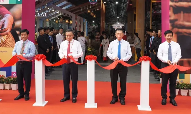 Tinh hoa làng nghề và đặc sản vùng miền năm 2024: Sự kiện xúc tiến thương mại và văn hóa đặc sắc