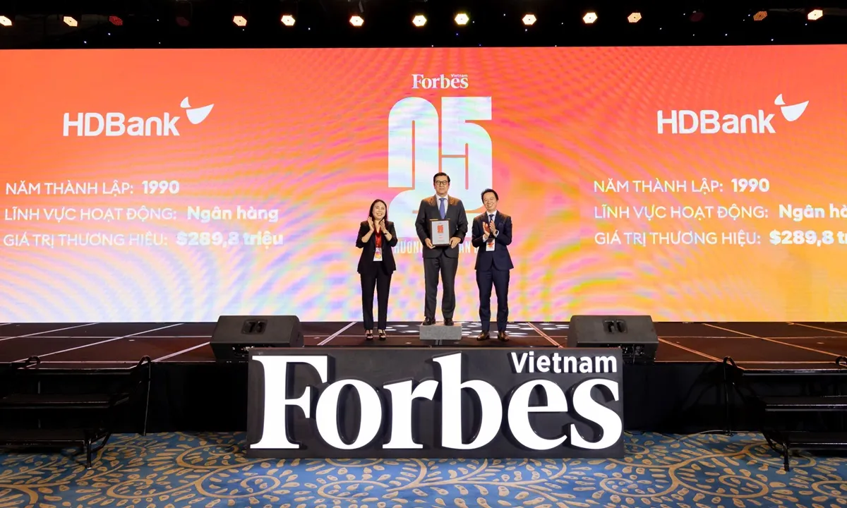 Forbes vinh danh HDBank Top 25 thương hiệu niêm yết dẫn đầu năm thứ 6 liên tiếp