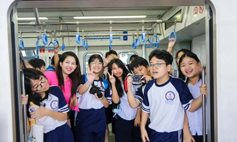 Không khí sôi động tại ga metro, người dân TPHCM thích thú trải nghiệm