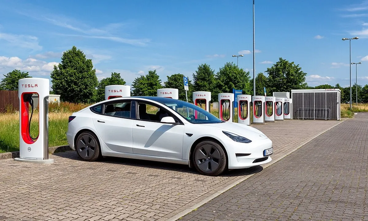 static-images.vnncdn.net-vps_images_publish-000001-000003-2024-12-15-_tesla-supercharger-70996