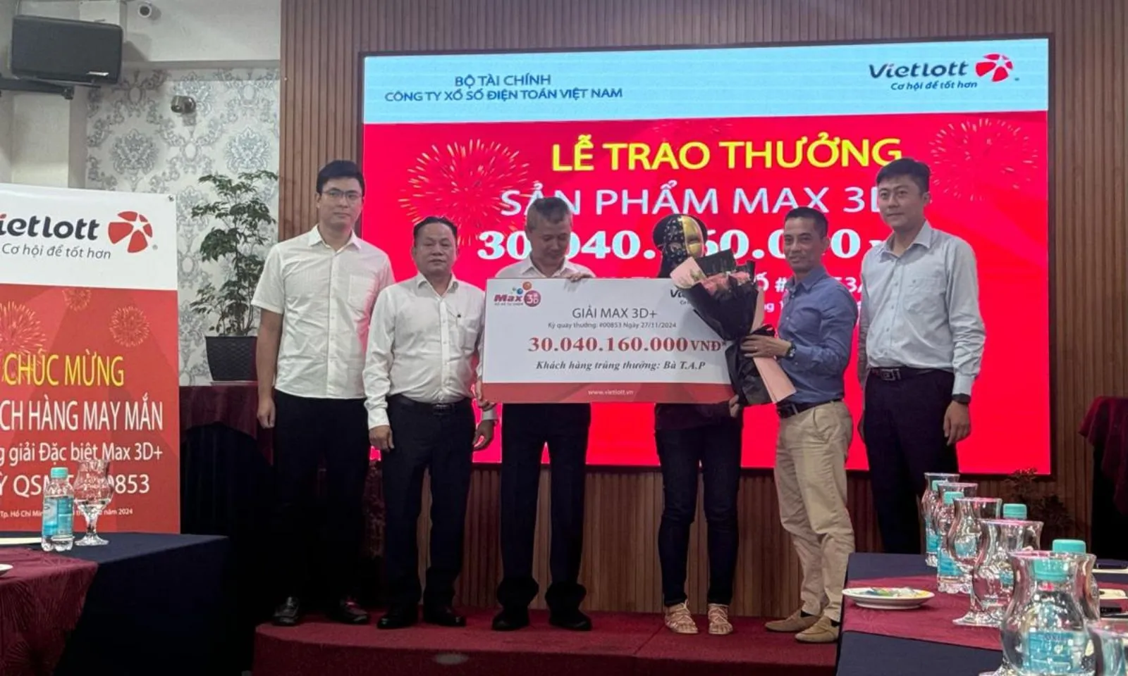 Trúng cùng lúc 30 giải Đặc biệt của Vietlott