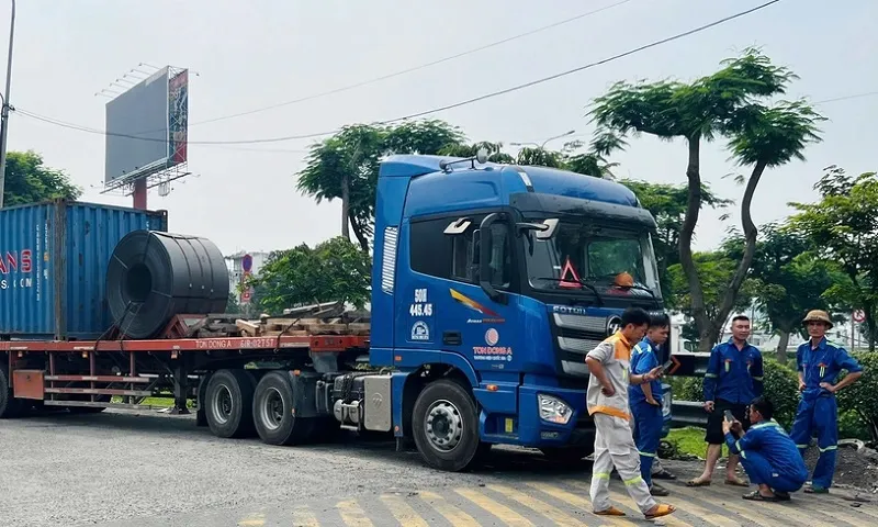 Tai nạn giao thông trên cầu vượt Sóng Thần, một người tử vong, một người bị thương