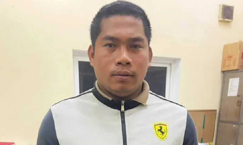 Khởi tố, bắt giam nam thanh niên hất chất bẩn vào cảnh sát giao thông