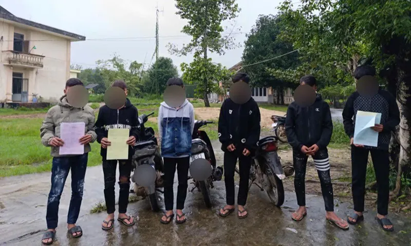 Bắt giữ nhiều quái xế tuổi teen tụ tập trên quốc lộ 24B