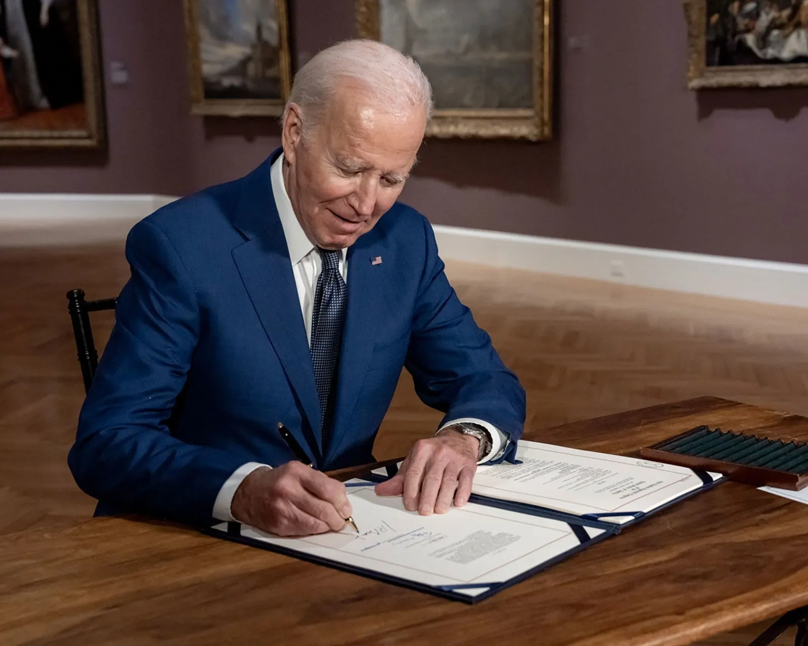 231117081146-01-biden-signs-fund