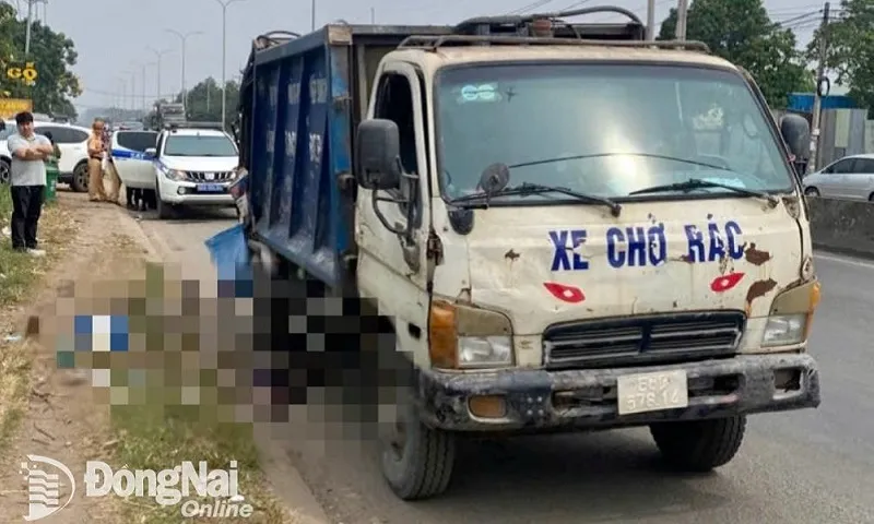Nhân viên thu gom rác bị xe chở rác cán tử vong
