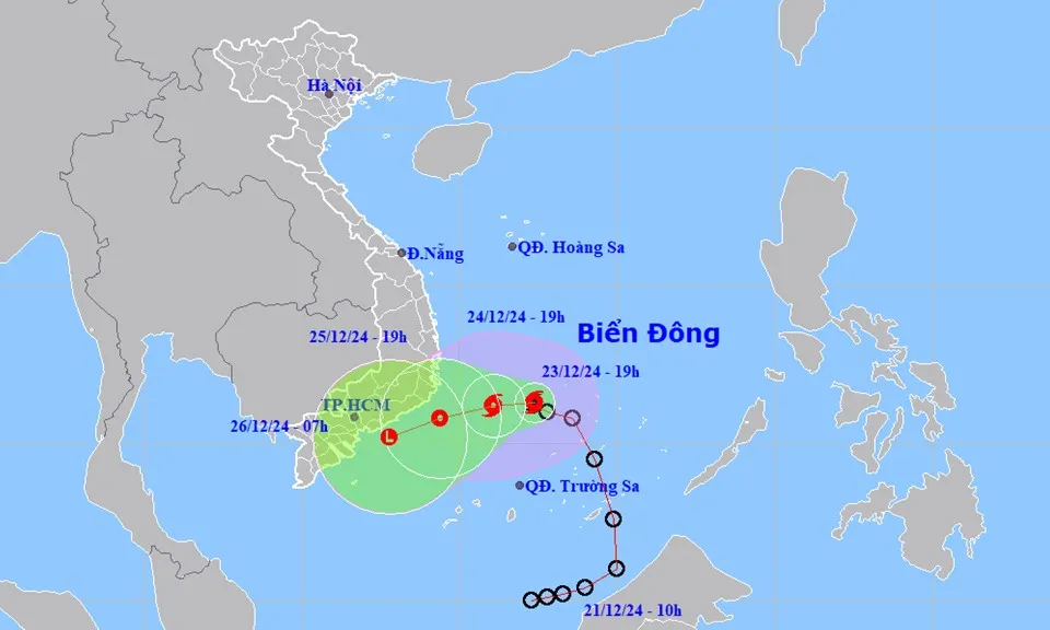 Bão số 10 tiến về vùng biển từ Phú Yên đến Bà Rịa - Vũng Tàu, suy yếu dần