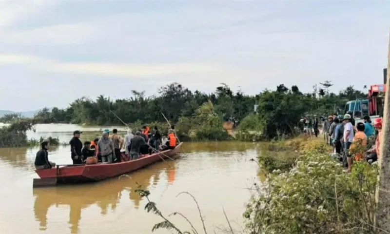 Tìm thấy thi thể 2 mẹ con ôm nhau dưới sông Krông Ana