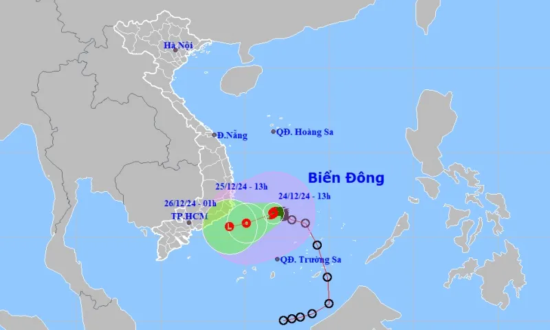 Bão số 10 trên Biển Đông suy yếu, cảnh báo gió mạnh và sóng lớn