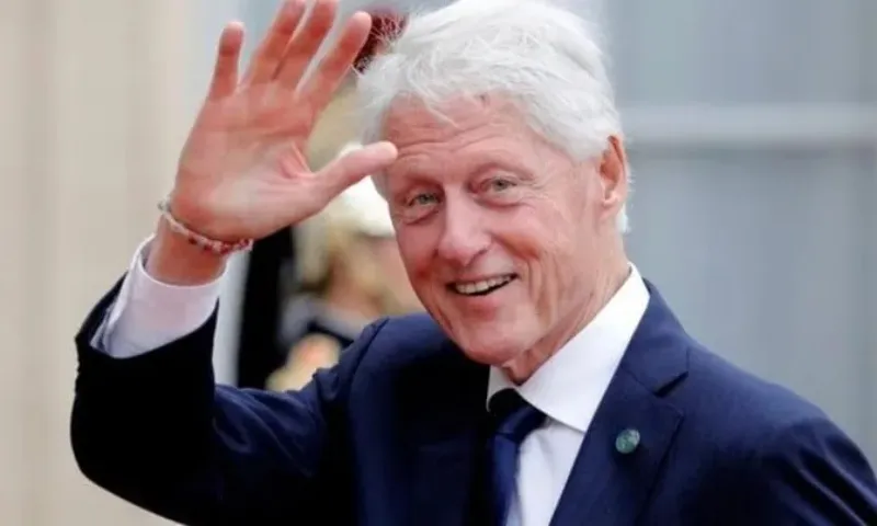 Cựu Tổng thống Mỹ Bill Clinton nhập viện 