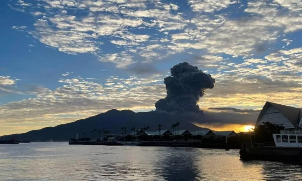 Nhật Bản: Núi lửa Sakurajima ở Kagoshima phun trào dữ dội