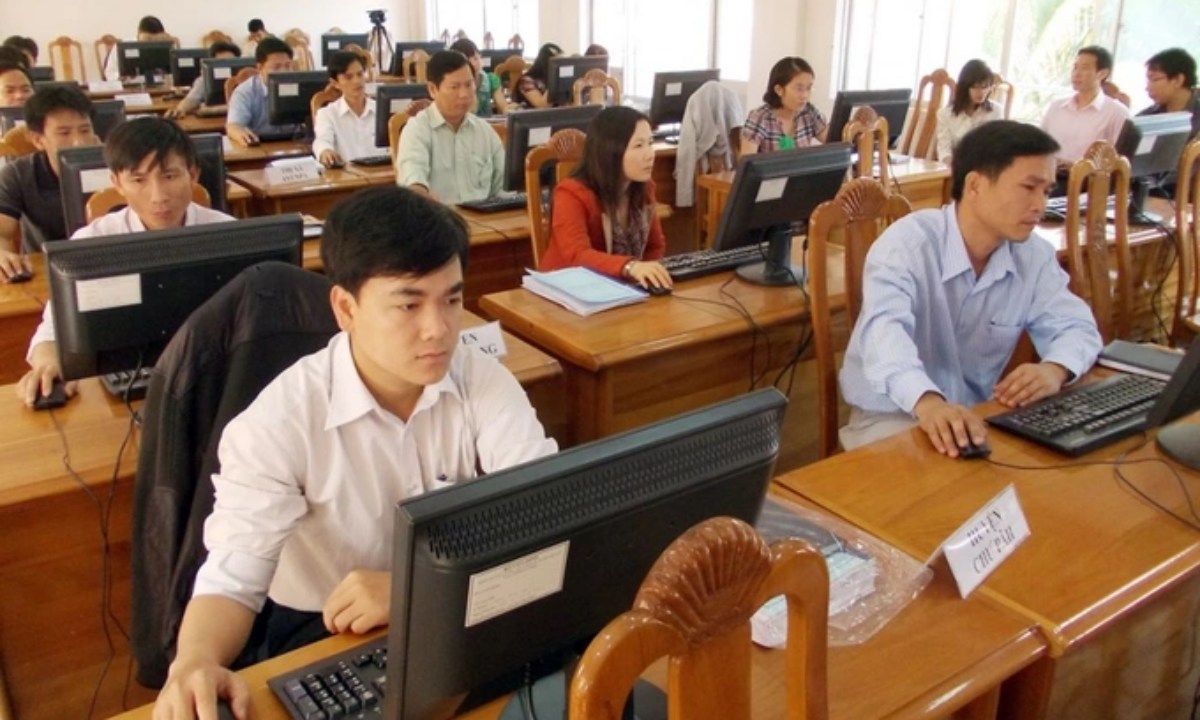 TPHCM tạm dừng thi tuyển công chức