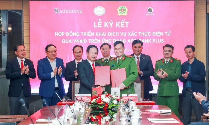 Agribank và Trung tâm RAR - Bộ Công an ký kết triển khai dịch vụ xác thực điện tử qua VNeID