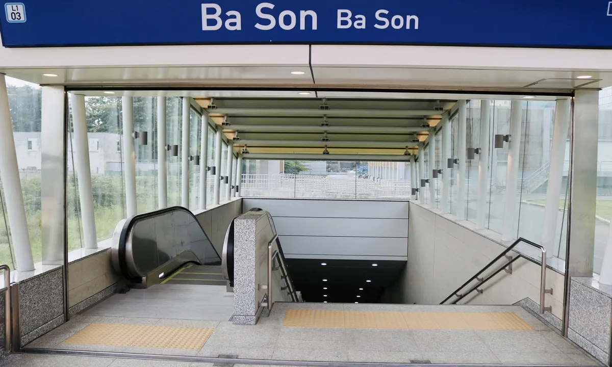 BQL Đường sắt Đô thị TPHCM giải thích lý do tàu Metro dừng tại Ga Ba Son