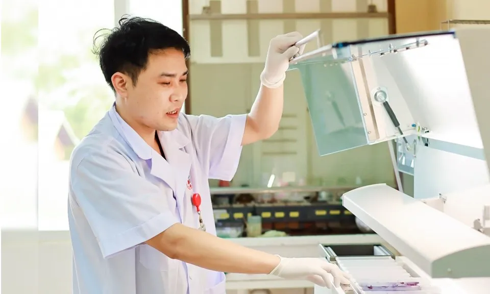 Đau tức vùng thắt lưng, người phụ nữ không ngờ mình bị u tủy thượng thận thể hiếm gặp