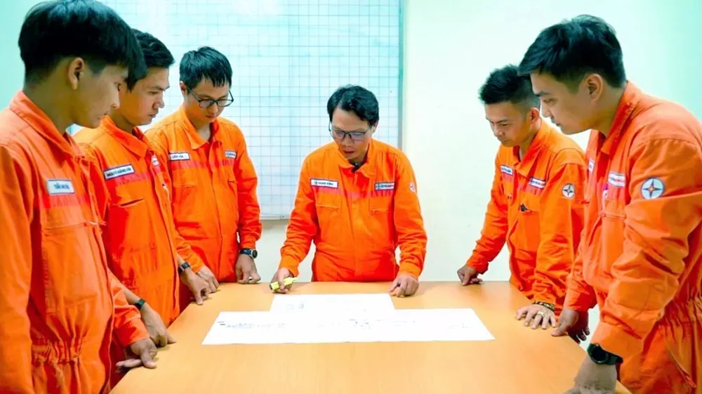 hinh-3-phong-trao-sang-tao-lien-tuc-trong-cong-viec-nhan-duoc-su-tham-gia-soi-noi-cua-cbcnv-cty-eps_20241226135957