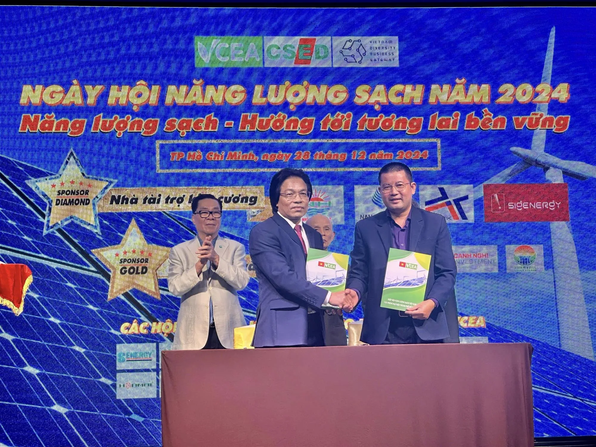 z6174866836650_cae85a50a5f598bc88b424531e38a054